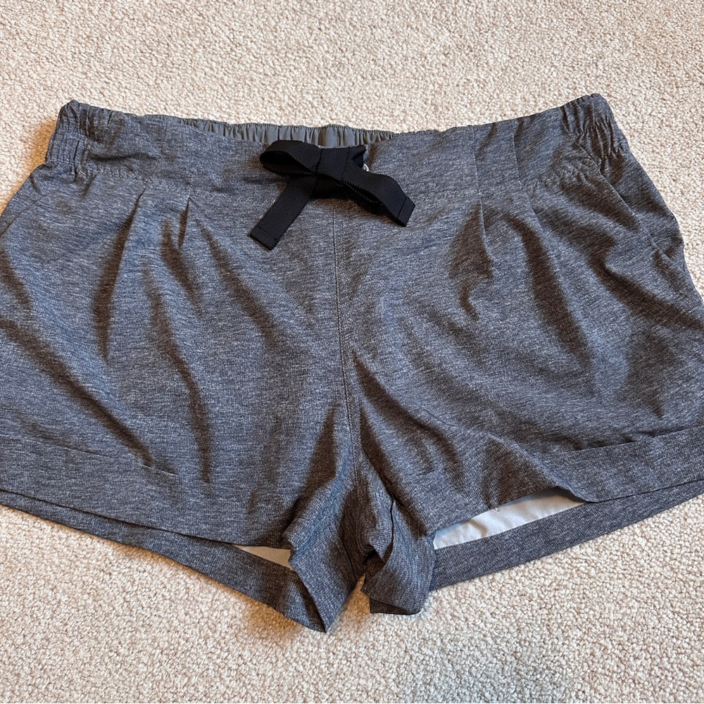 Like new! Lulu Spring Break Away || shorts sz 12